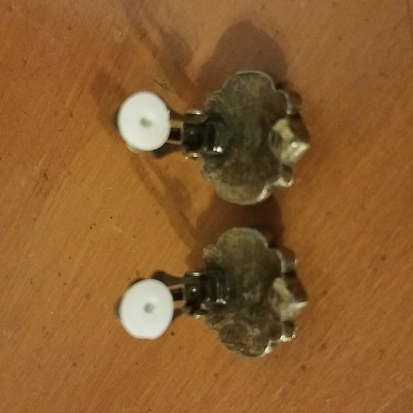 🔥🔥Green 80's clip on earrings - Picture 3 of 7